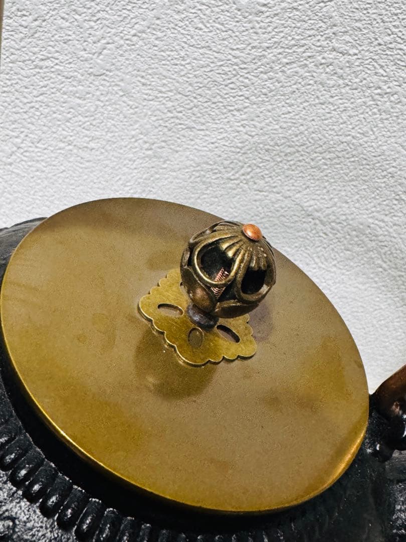 【新品未使用】南部鉄器 砂鉄製 鉄瓶 花柄浮き彫り鉄壺 コーティングなし