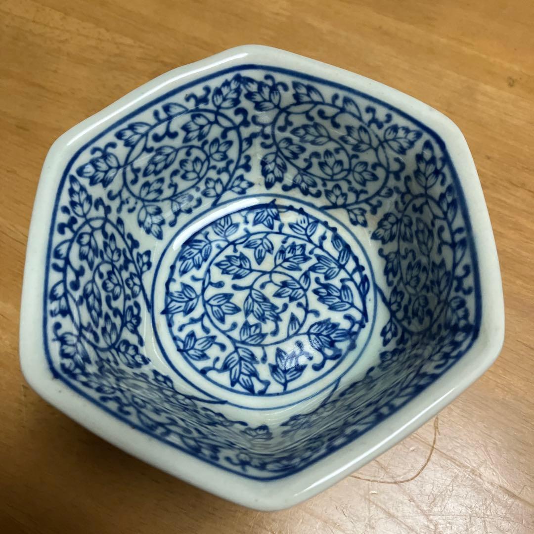 染付花唐草文六角縁高台杯（杯洗？）