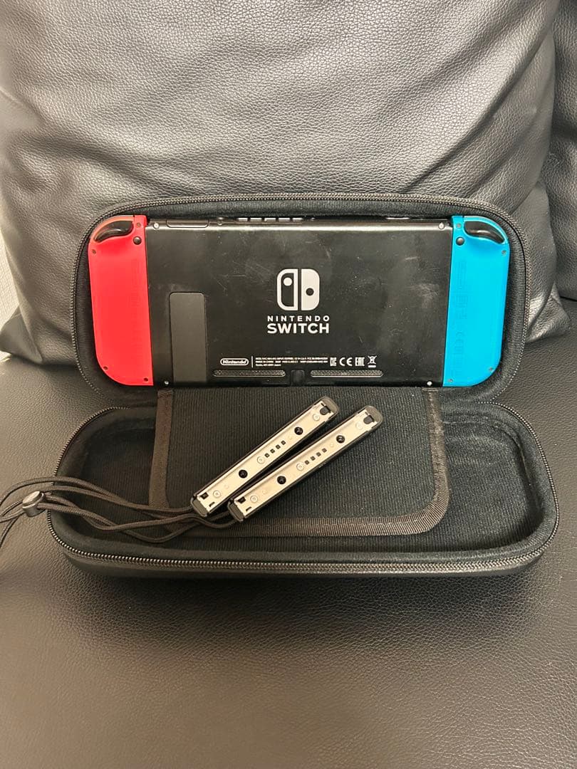 翌*可様 中古 Nintendo Switch 本体 キャリングケース付き