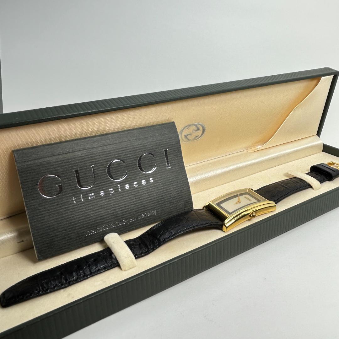 【人気】GUCCI グッチ 2600M レクタンギュラー ブラック文字盤 メンズ