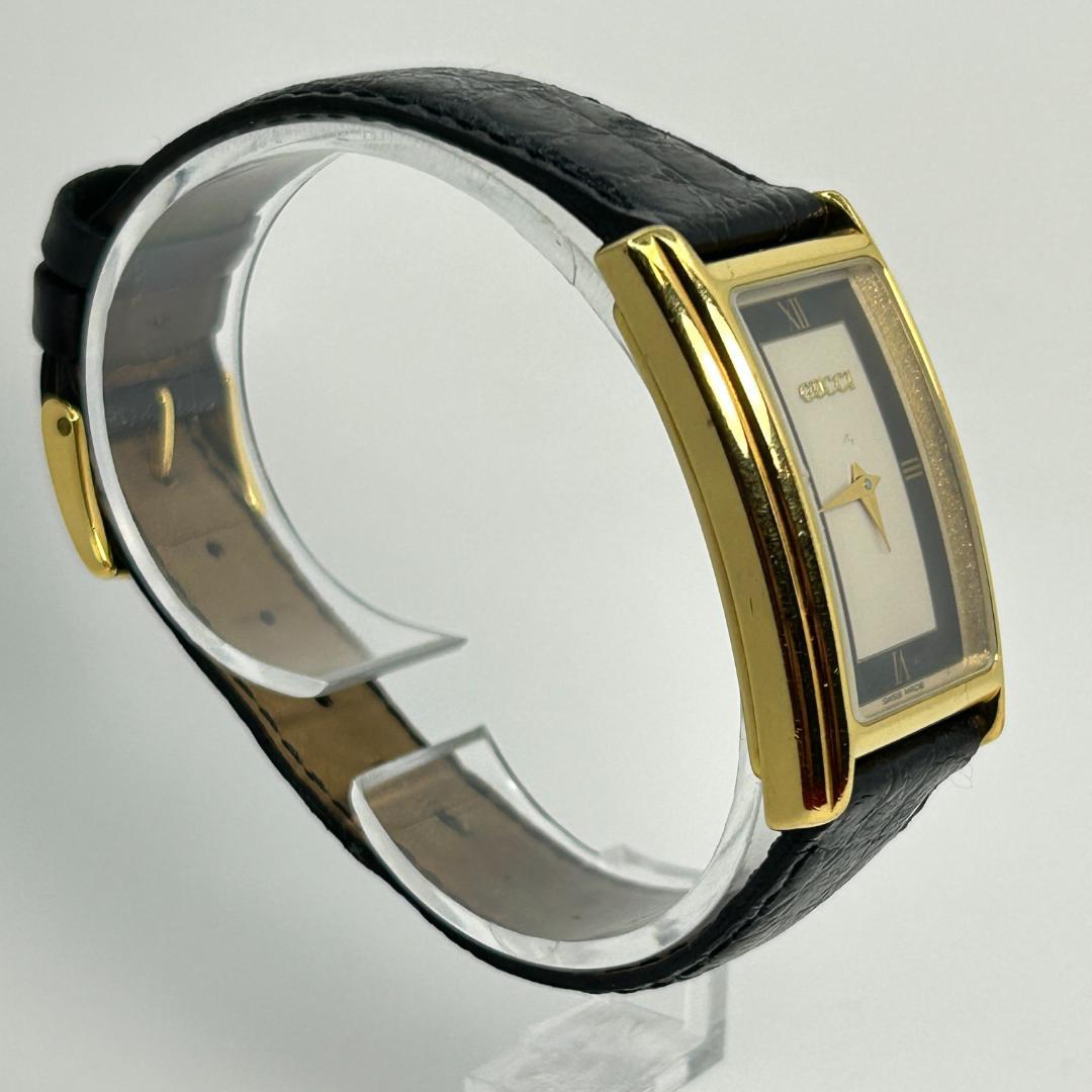 【人気】GUCCI グッチ 2600M レクタンギュラー ブラック文字盤 メンズ