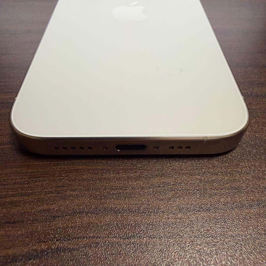 （美品）iPhone 15 Pro 256GB ホワイトチタニウム