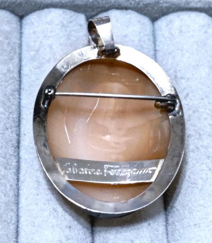 サルバトーレフェラガモ　シェルカメオSV925ブローチ／トップ箱付き　39360