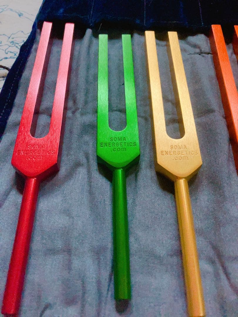 ソーマエナジェティクス社　ソルフェジオ・カラーチューナー セット 音叉　6本