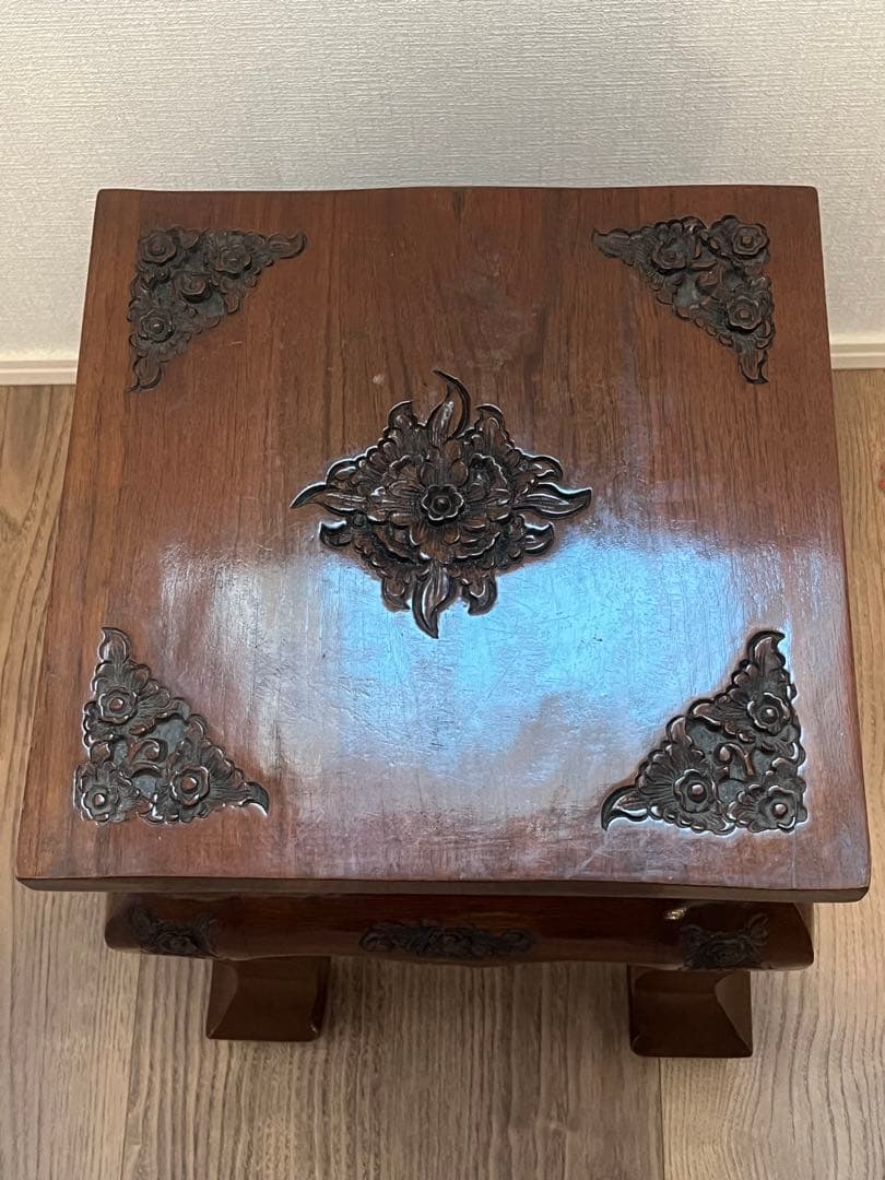 アンティーク置物　花台など