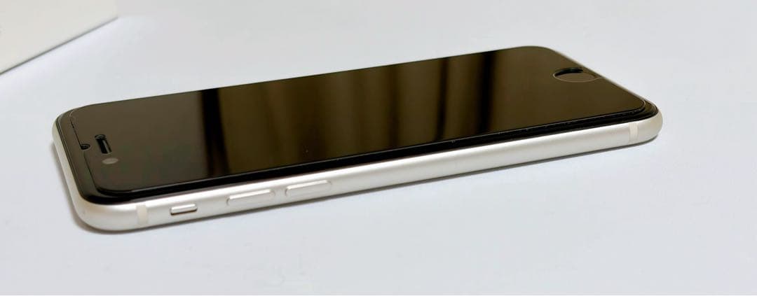 おまけ付き　Apple iPhone SE 第3世代 スターライト 256GB
