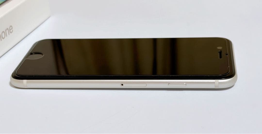 おまけ付き　Apple iPhone SE 第3世代 スターライト 256GB