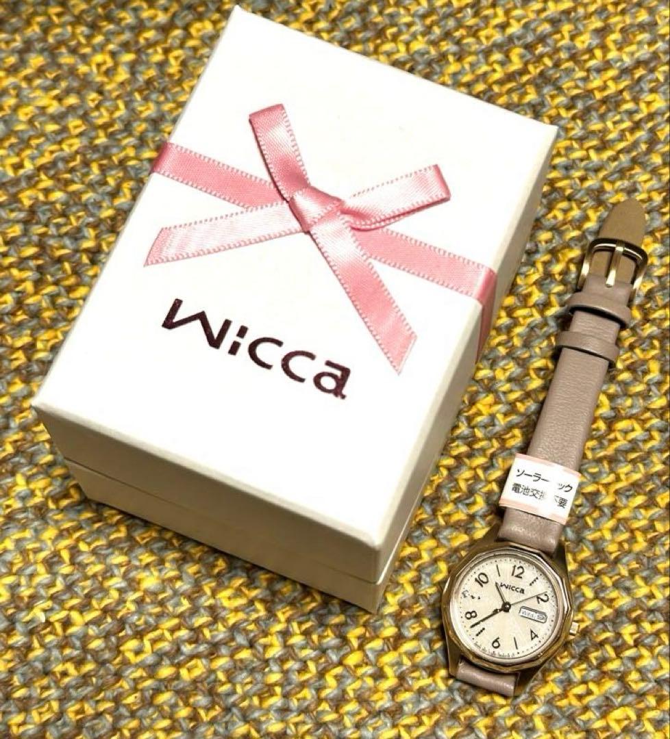 シチズン　wicca KH3-525-90 デイ&デイト　ベージュソーラーテック