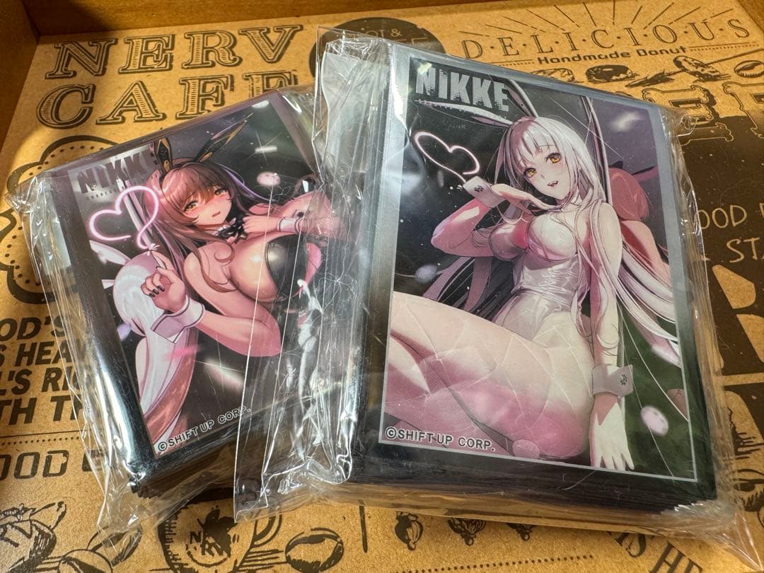 勝利の女神：NIKKE 合皮製デッキケース+カードスリーブ　ブラン ノワール