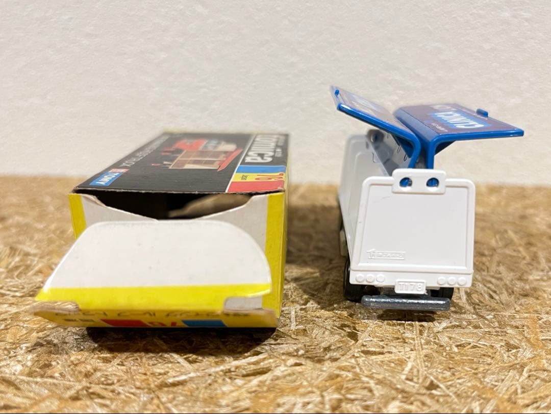 トミカ 日本製 黒箱 76-3 ふそう ウイングルーフトラック 試作品