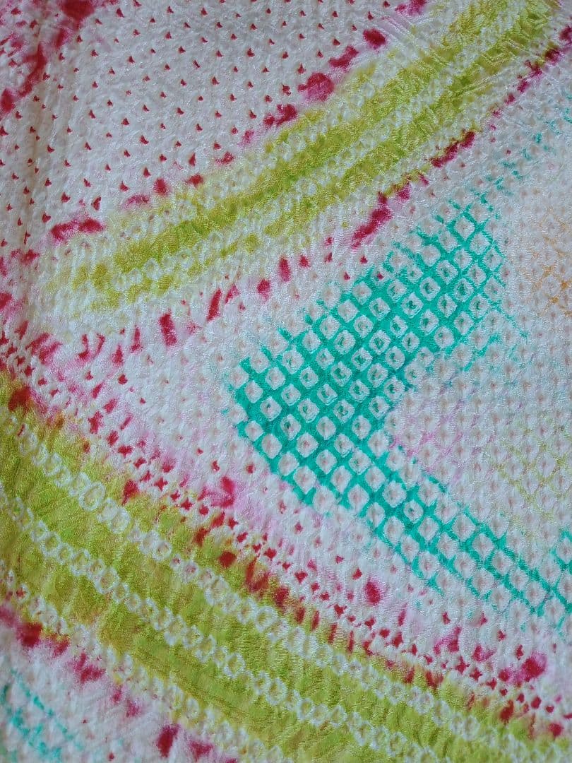 PK-16/25　振袖　白地　朱・緋(あけ)色　総絞り　花柄　長丈167裄67