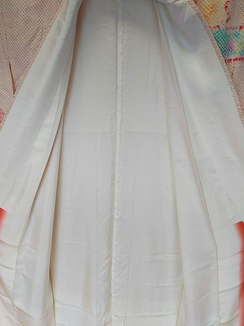 PK-16/25　振袖　白地　朱・緋(あけ)色　総絞り　花柄　長丈167裄67