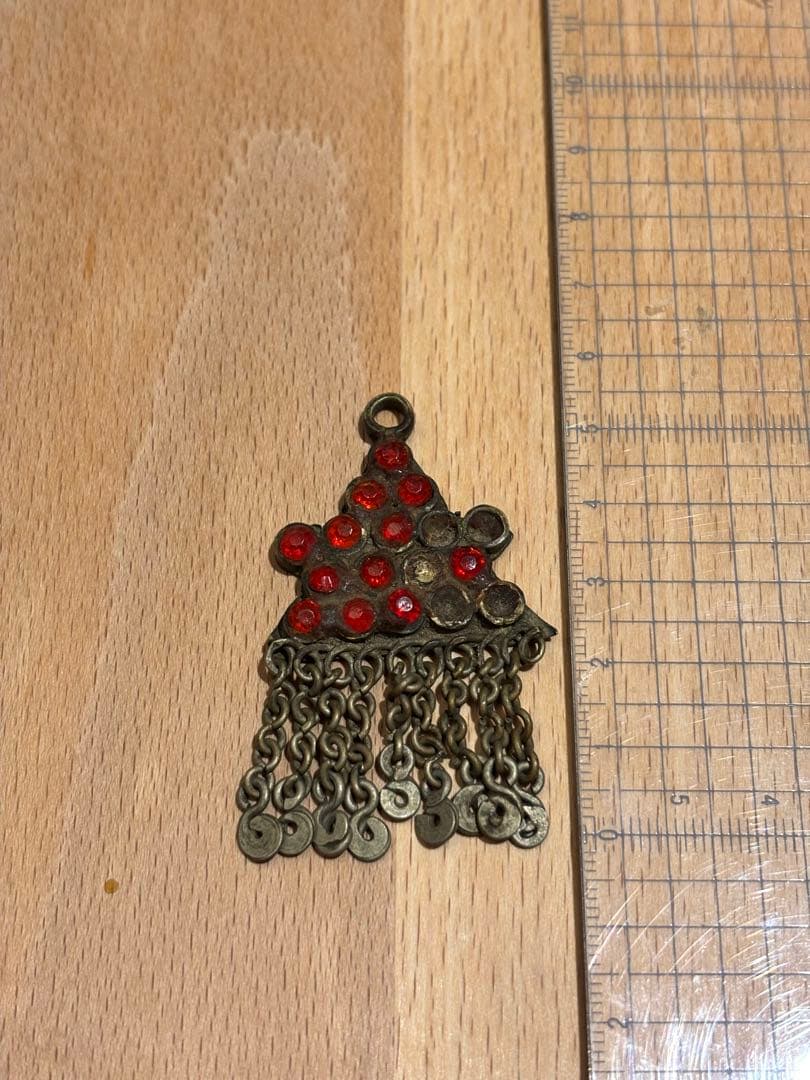 カシミールジュエリー　赤い石のペンダント