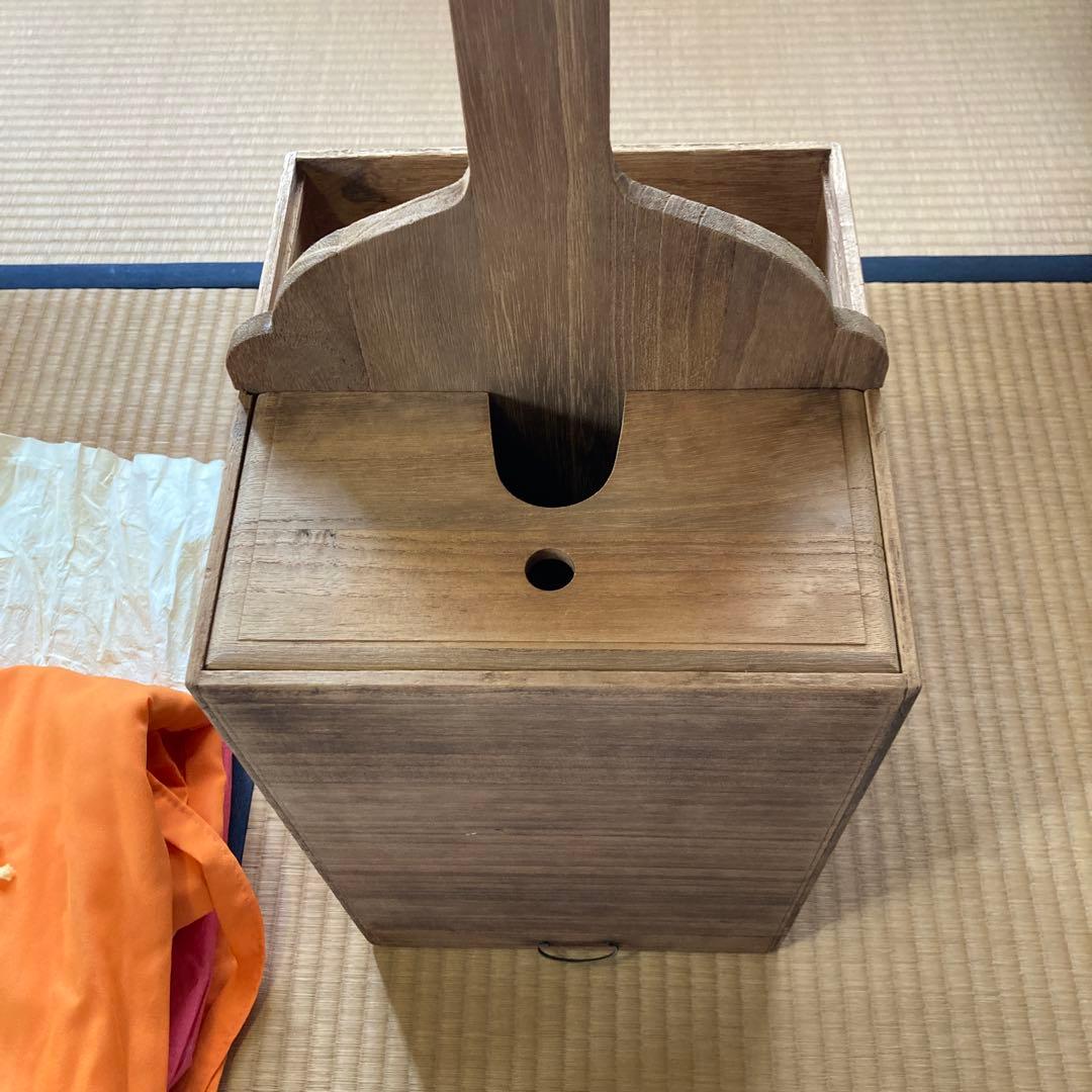 三味線1棹と収納用長袋、三味線の￼ソフトケース及び三味線2丁立箱1箱の4点セット