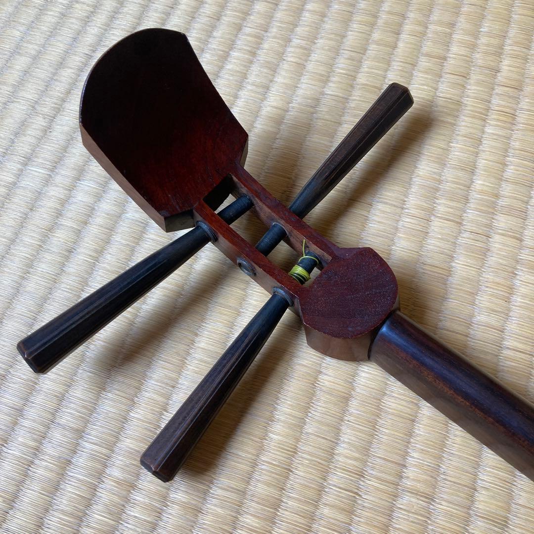 三味線1棹と収納用長袋、三味線の￼ソフトケース及び三味線2丁立箱1箱の4点セット