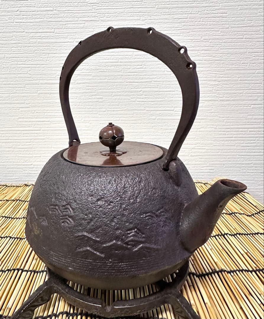 ＵＳＥＤ品、供箱、付属品付　岩手県奥州水沢幸工芸現代の名工佐藤勝久造馬蹄鉉波文