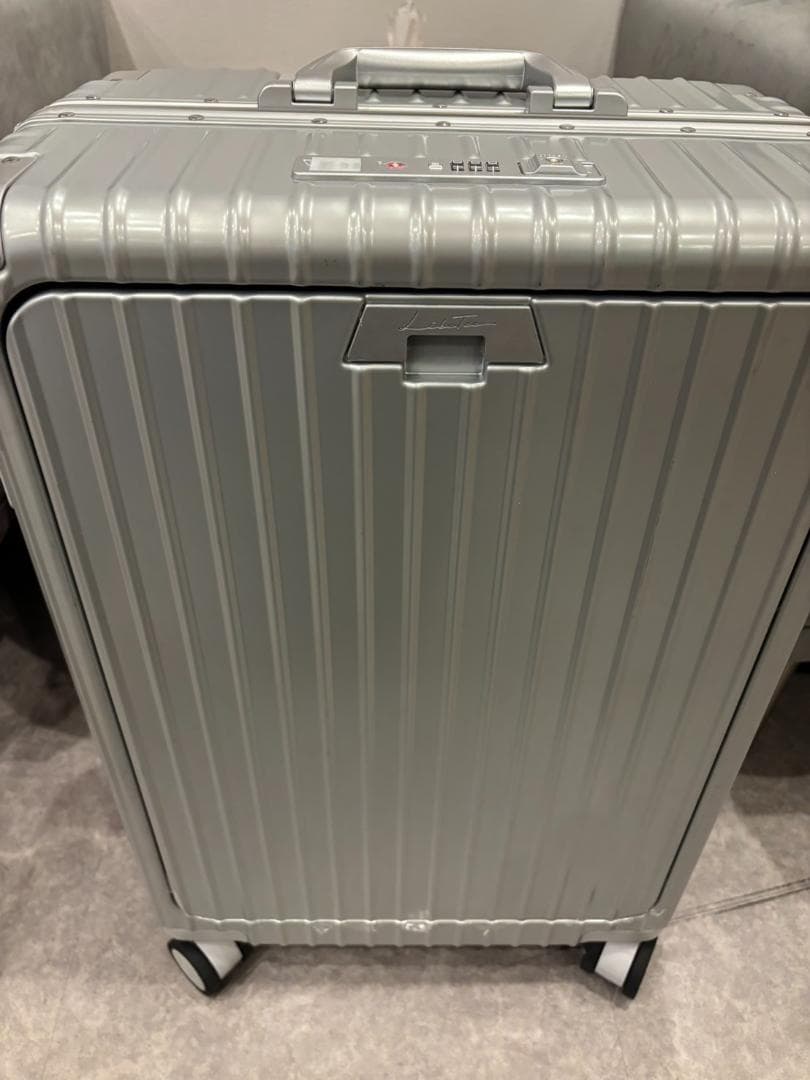 リベティ多機能キャリーケース【エナメルシルバーMサイズ】145