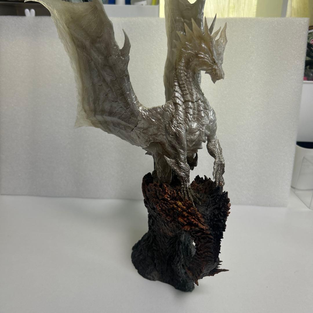 【希少品】モンスターハンター　クリエイターズモデル　クシャルダオラ　脱皮ver