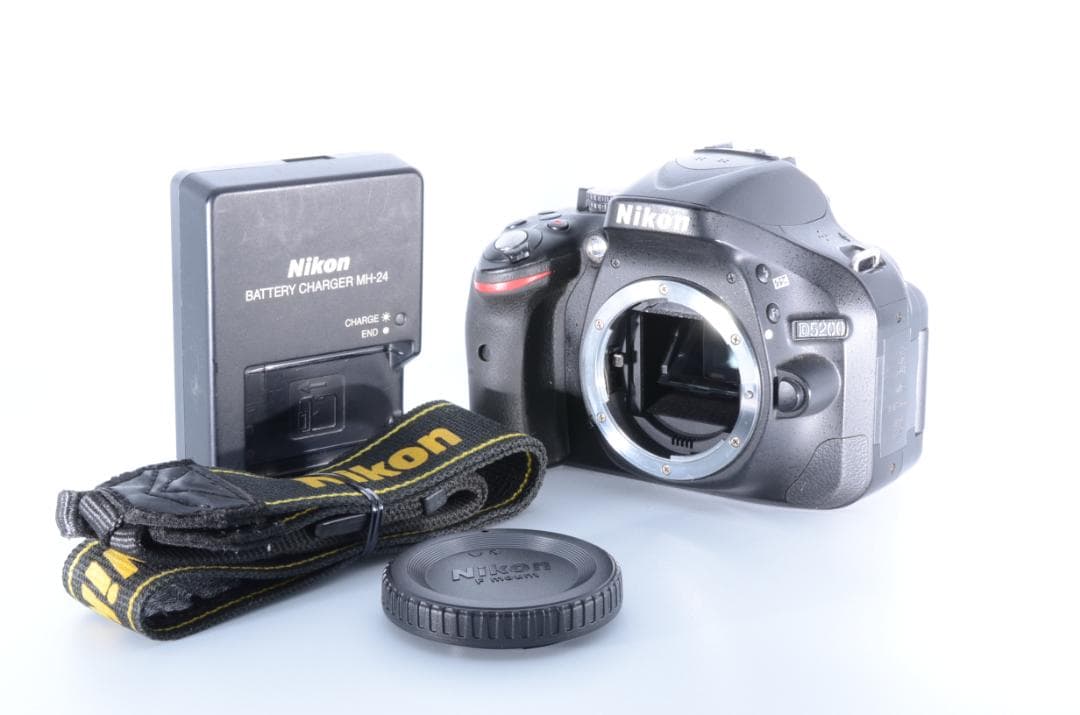 ニコン Nikon D5200 ボディ デジタル一眼レフカメラ 本体