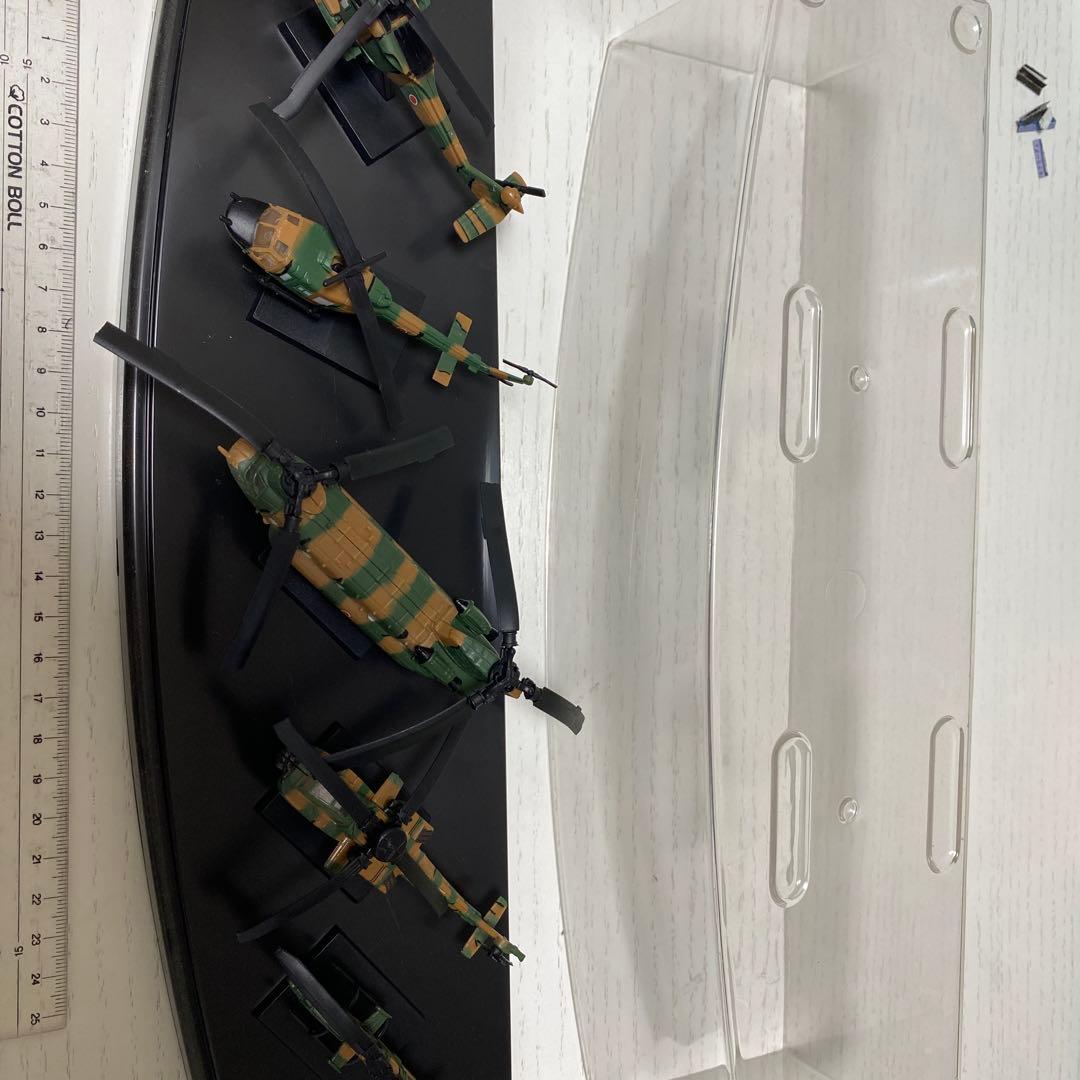 迷彩色ヘリコプター模型 スタンド，ケース付き