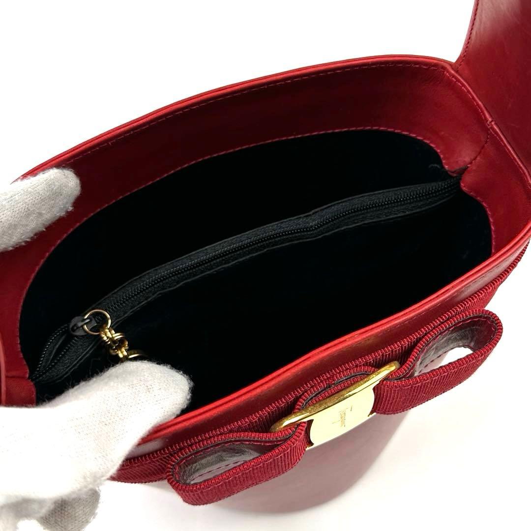 【美品】フェラガモ　ハンドバッグ　ヴァラリボン　ゴールド金具　バケツ　レザー　赤
