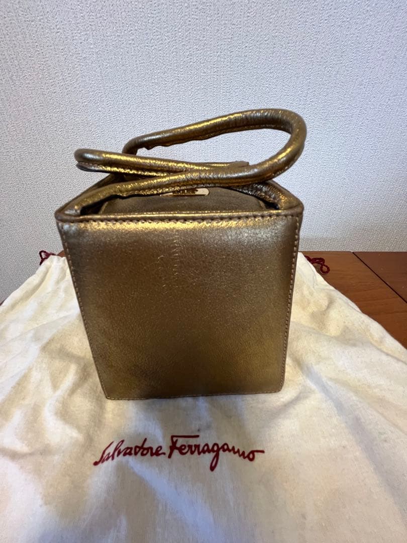 Salvatore Ferragamo ゴールドパーティーバッグ