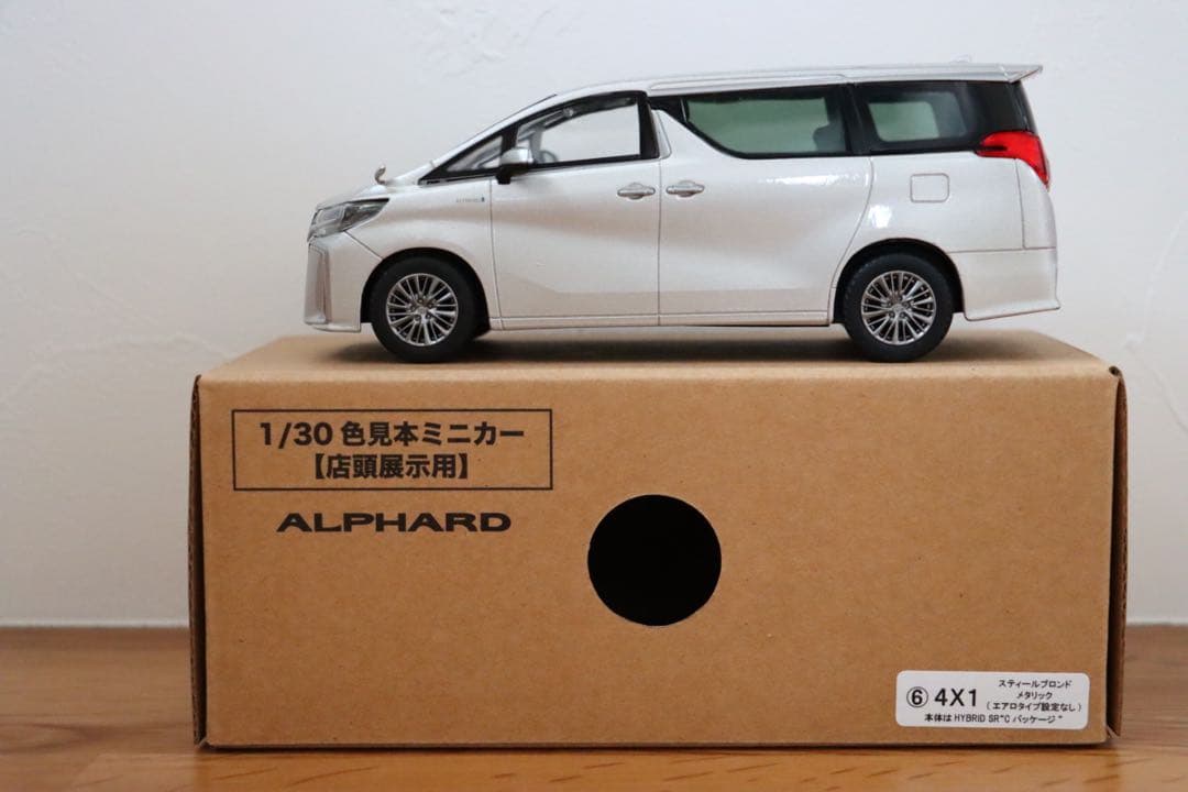 希少品　アルファード　３０系後期 カラーサンプルミニカー
