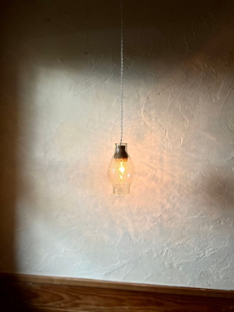 ガラスホヤのペンダントランプ