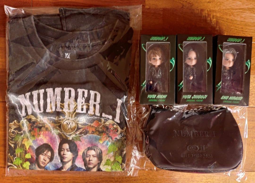 Number_i ナンバーアイ　フィギュア　Ｔシャツ　ショルダーポーチ