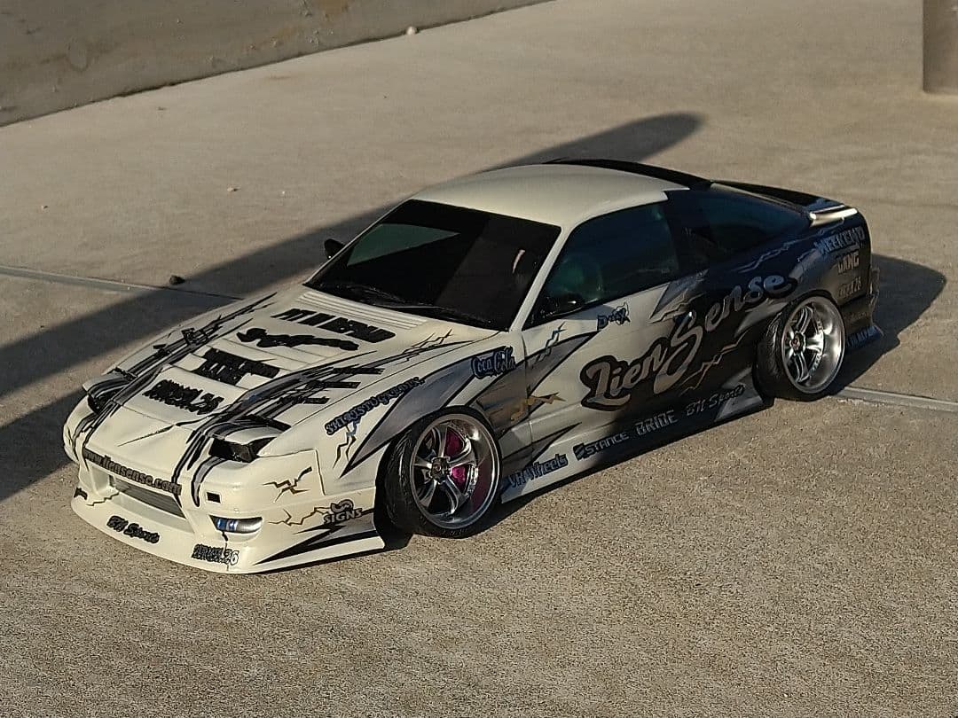 アディクション　D-MAX180SX　製作済ラジコンボディ