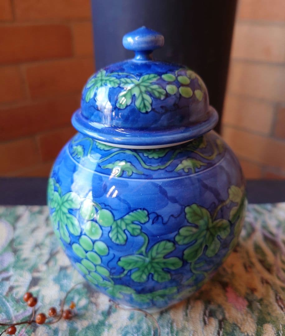 館林源右衛門　中蓋付手描きティリーフポット　茶葉入れ　緑彩葡萄絵　紅茶緑茶中国茶