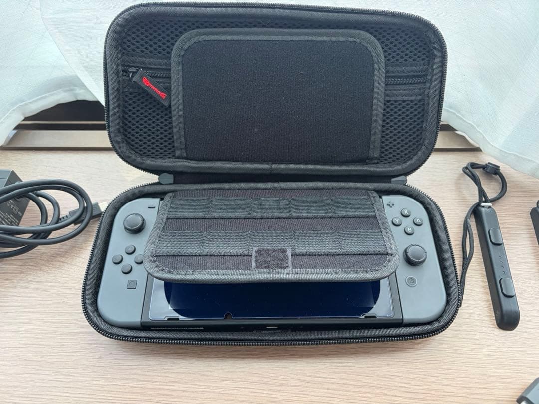 Nintendo Switch 本体 周辺機器 携帯用ケース+ガラス保護フィルム