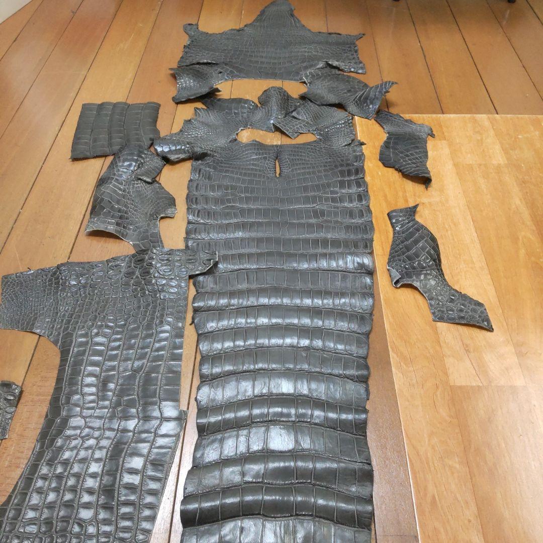 M*z様 クロコダイル（シャムワニ）ハギレ　美品　グレー　Lサイズ　現品限り