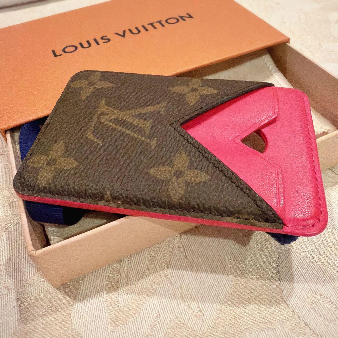 ほぼ新品　ヴィトン iPhone ポルトカルトマグネット