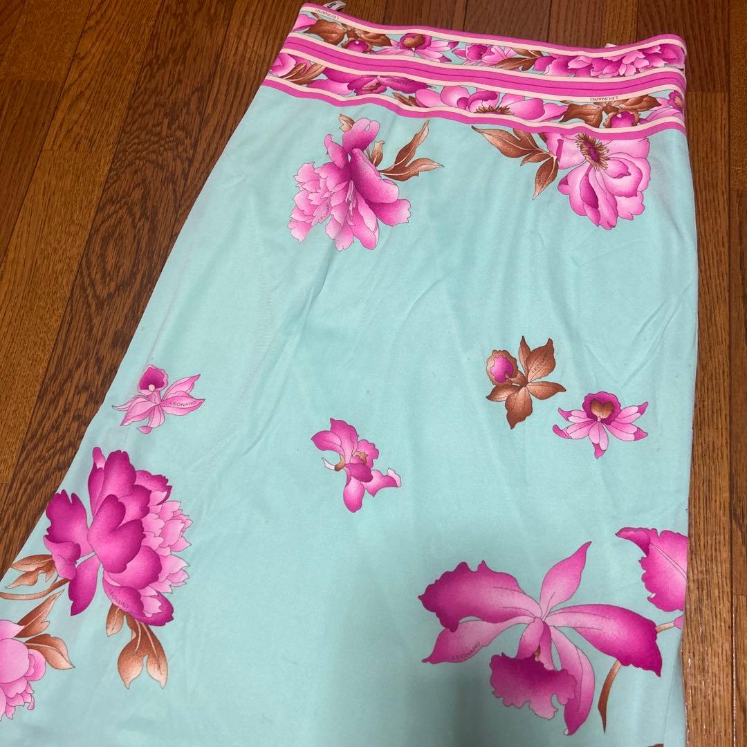 美品　レオナール　色味が最高に綺麗なスカート