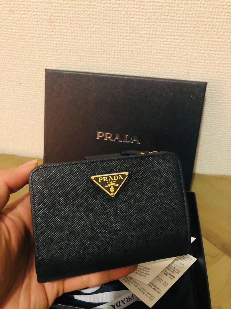 PRADA 二つ折り財布 サフィアーノレザー(ICチップ(RFID)搭載)