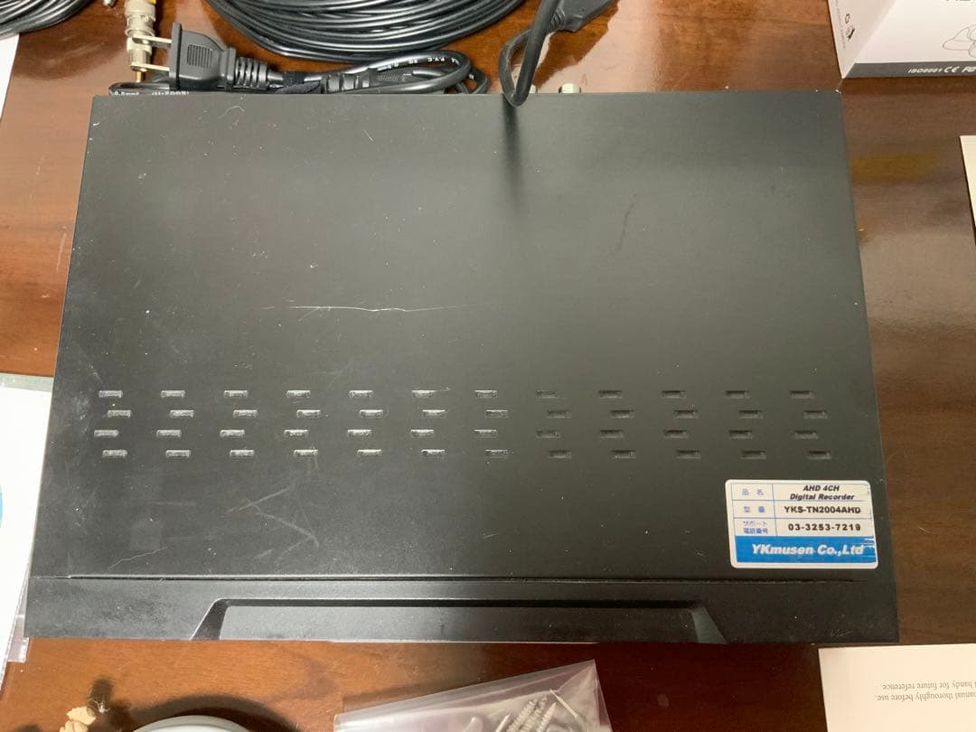 防犯カメラセット、レコーダー、室内用カメラ２台、屋外用カメラ２台、送料込みです。