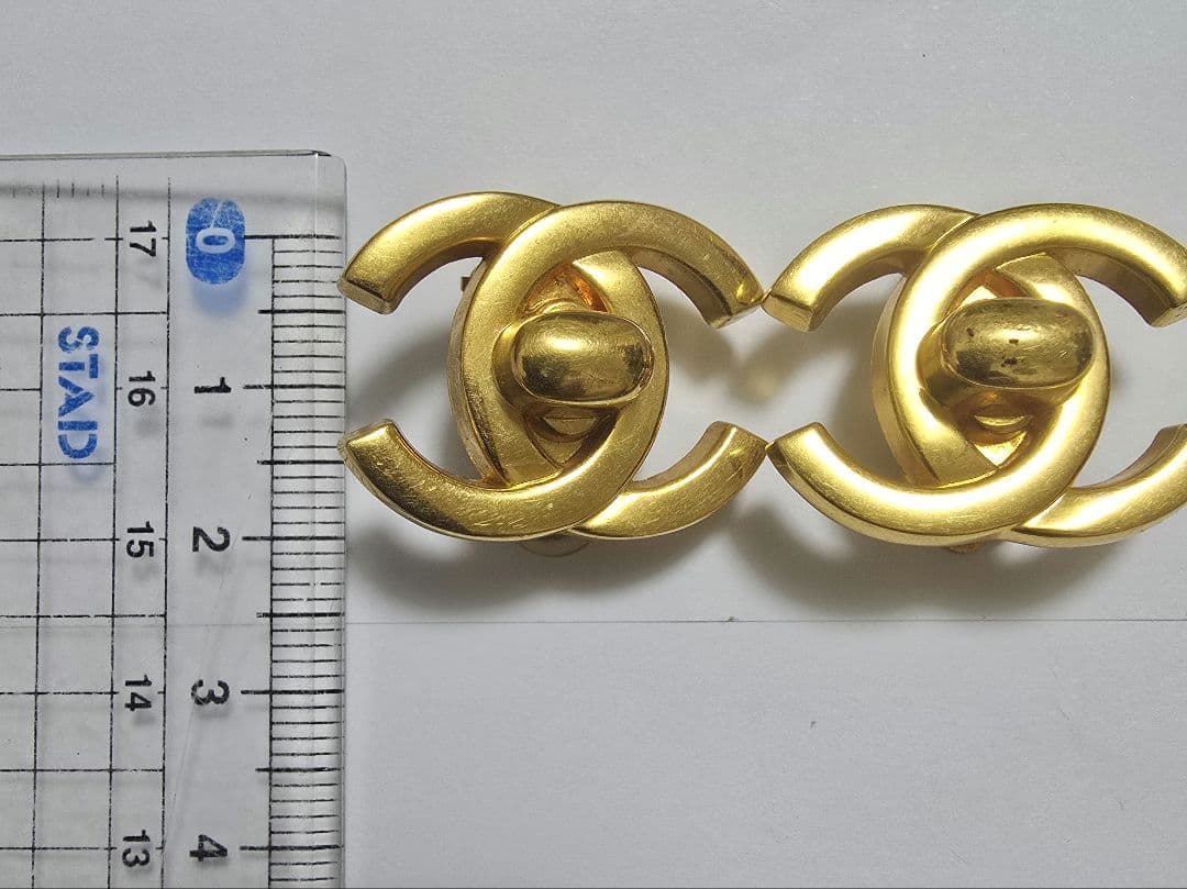 CHANEL シャネル イヤリング ターンロック 97/P GP