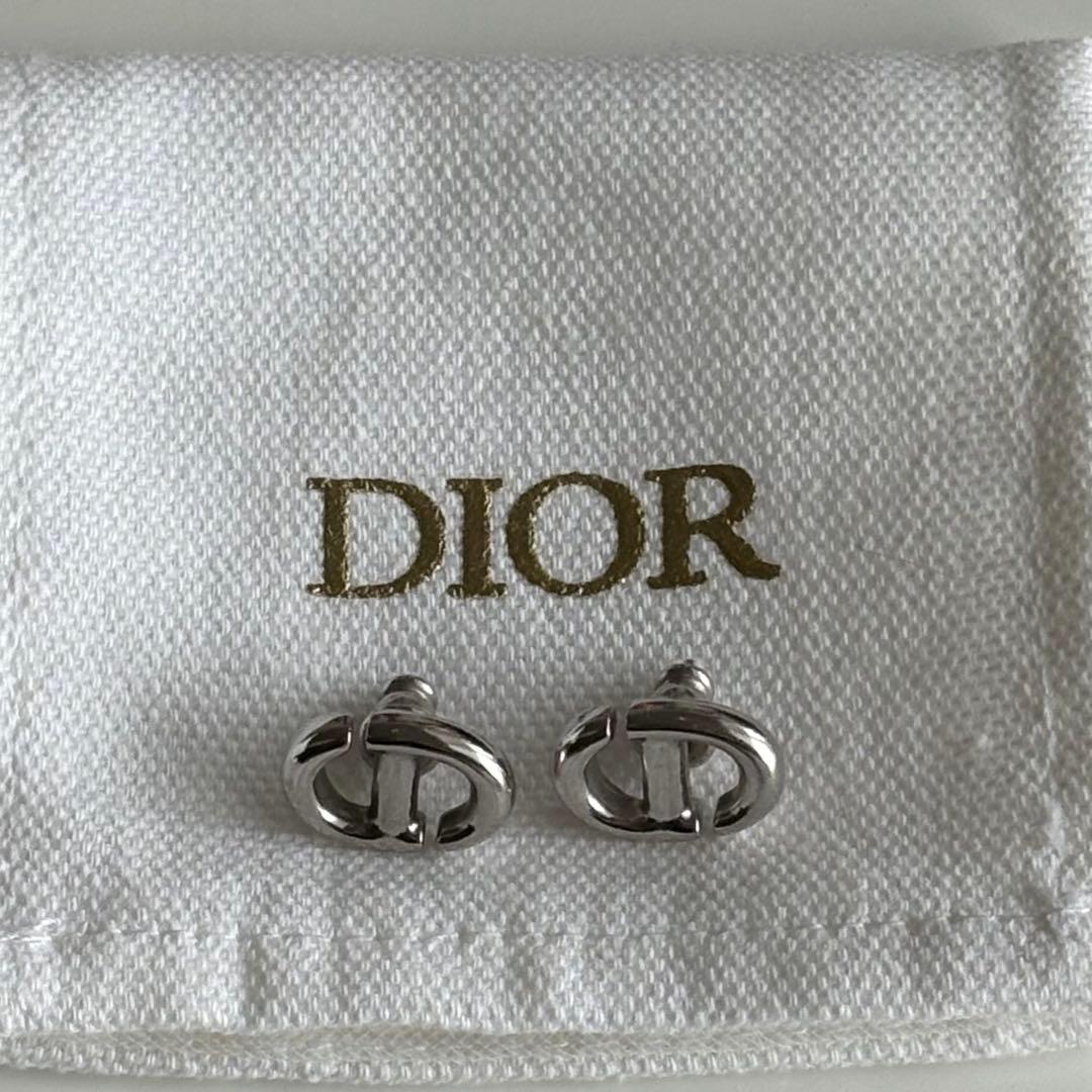 Dior スタッズピアス