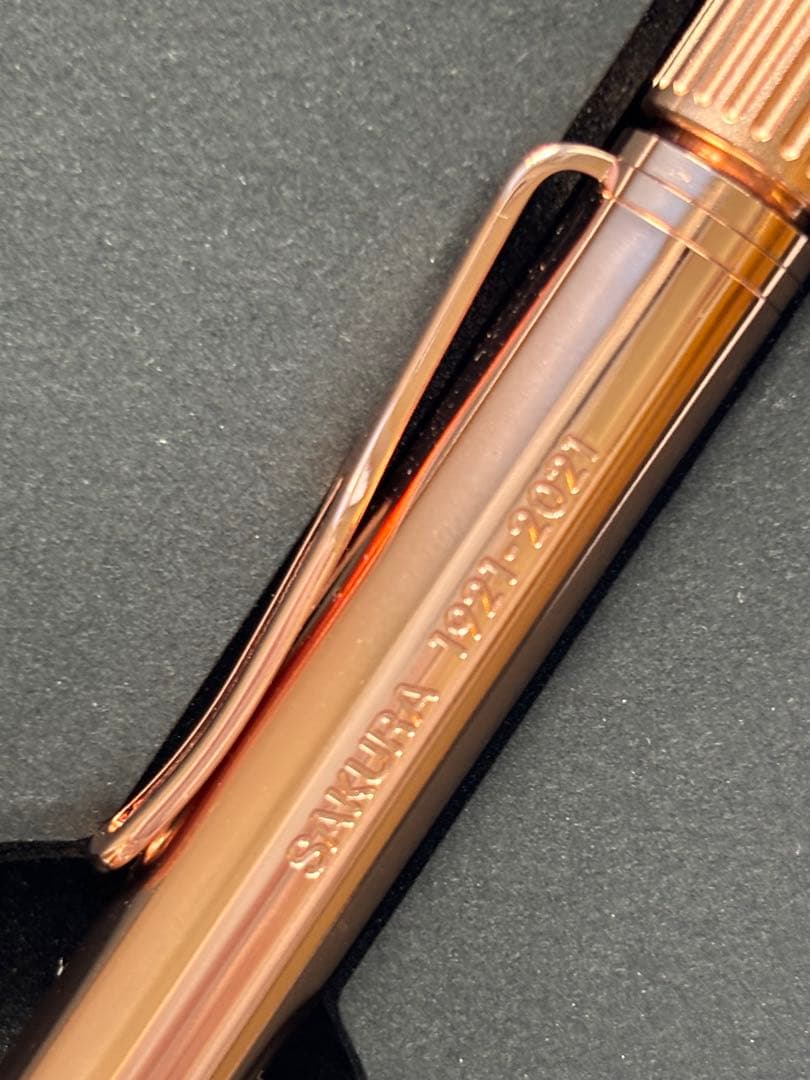 サクラクラフトラボ　００１Ｓ　サクラクレパス創業100周年記念　シャンパンピンク