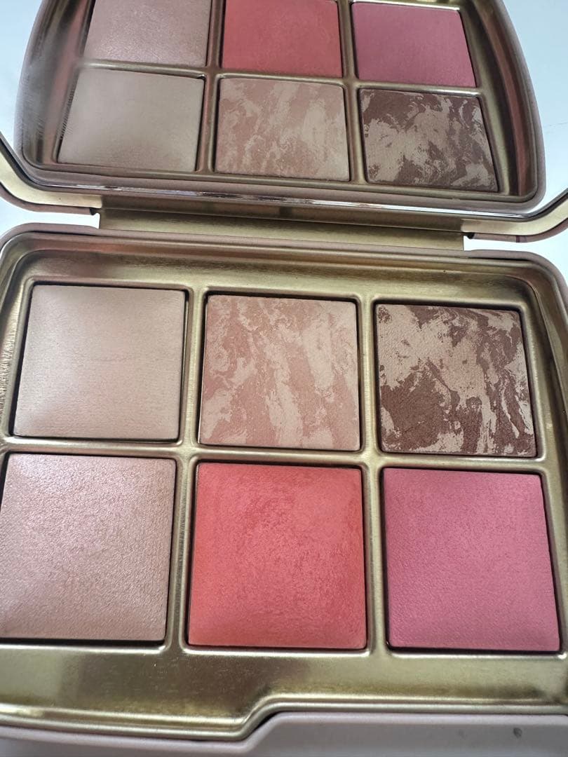 HOURGLASS フェイスパレット　新商品