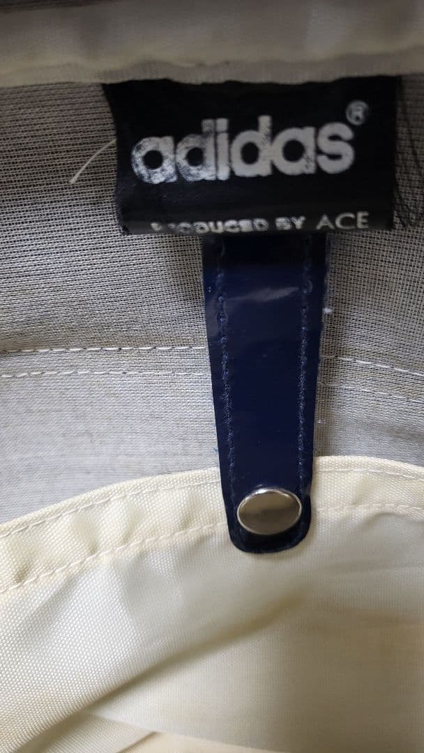 adidas エナメルボストンバック　紺色　ユーズド品