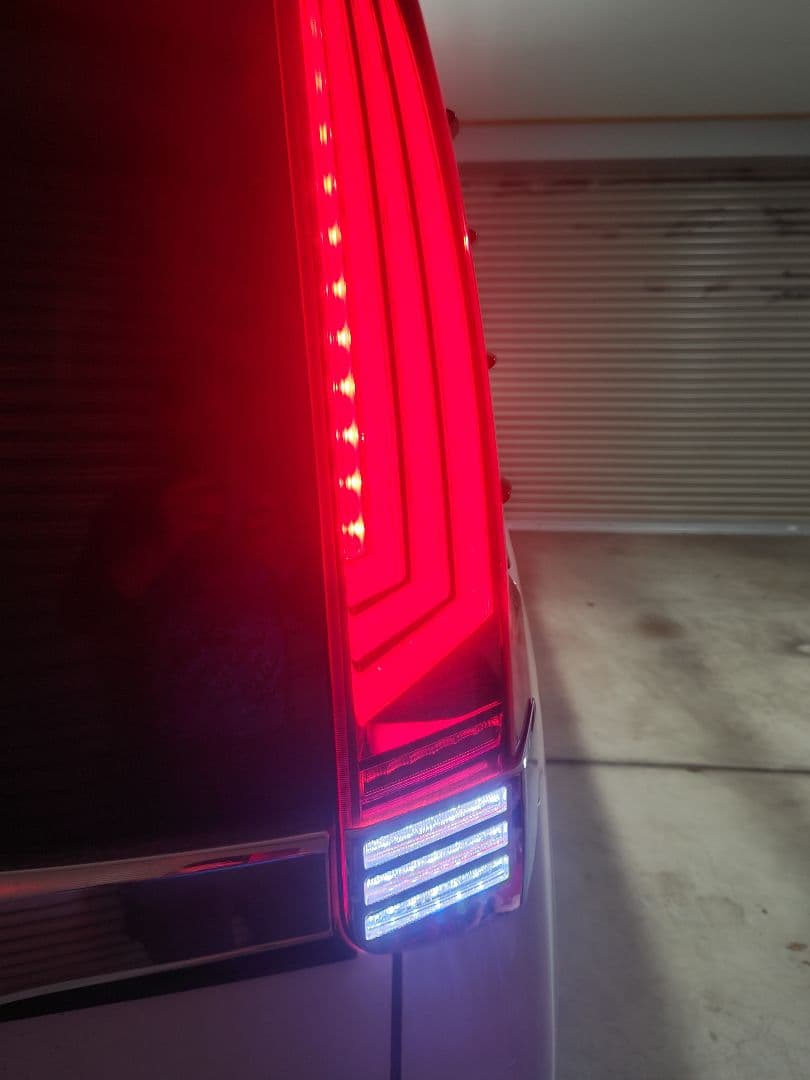 80系ノア/ヴォクシー/エスクァイア トムス LEDテールランプ