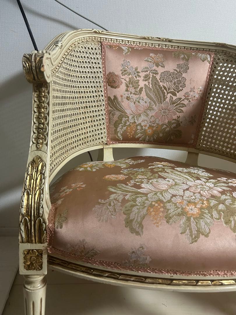 アンティーク 籐椅子 ピンク フラワーパターン