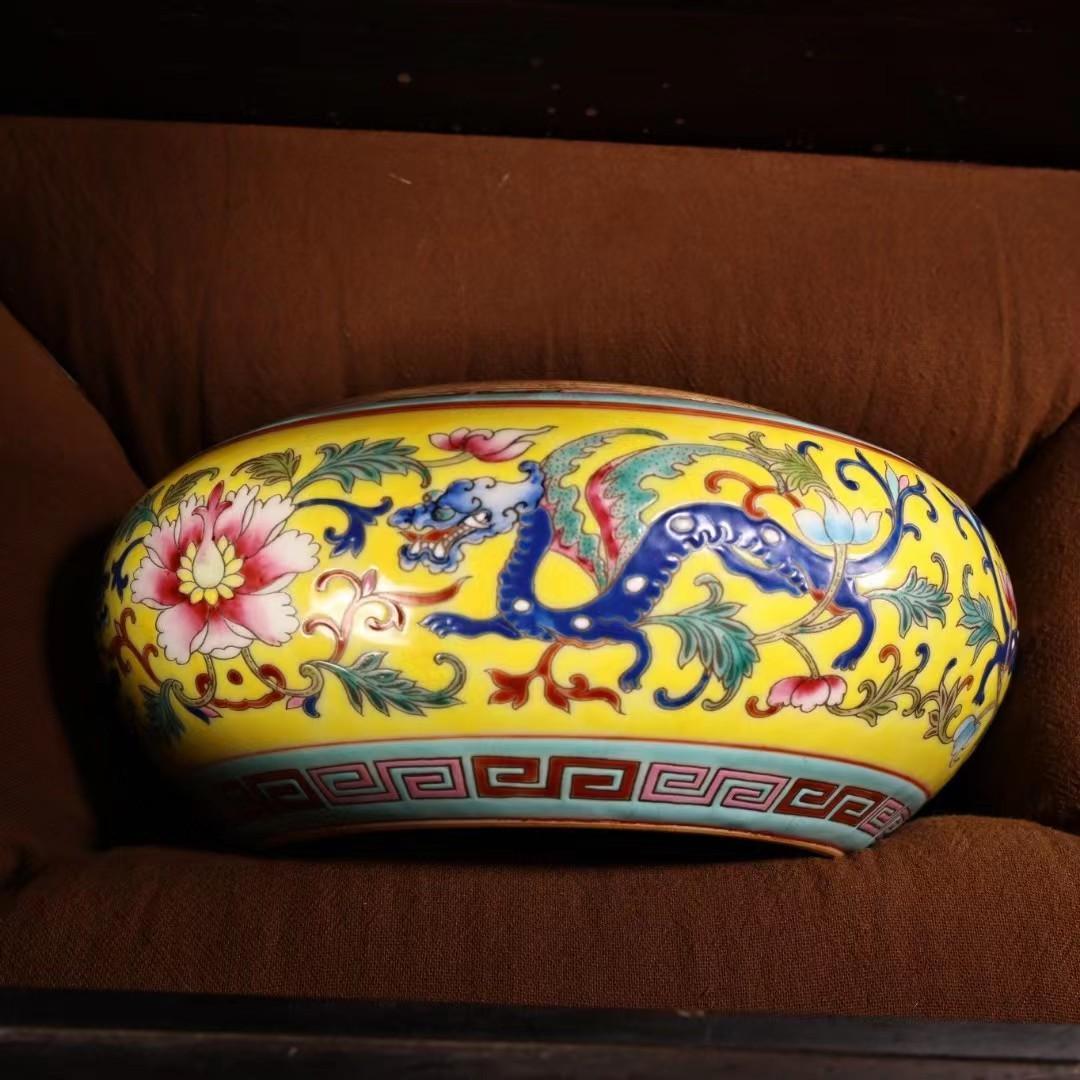 中国古美術・旧蔵の磁器・琺瑯彩粉彩鎏金瓷器筆洗・置物・書道具・文房具・紅木箱付