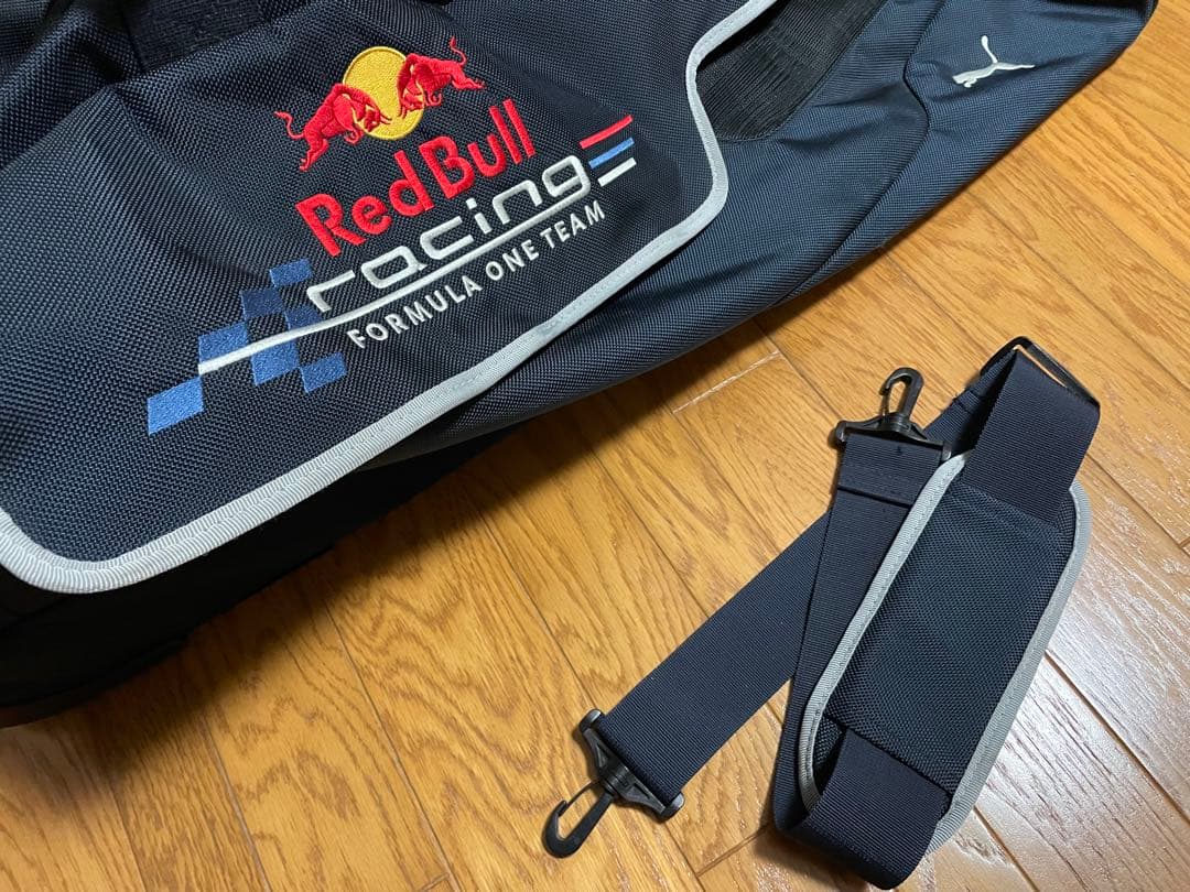 【超希少】F1 レッドブル レーシング 　キャリーバッグ　プーマ製キャスター