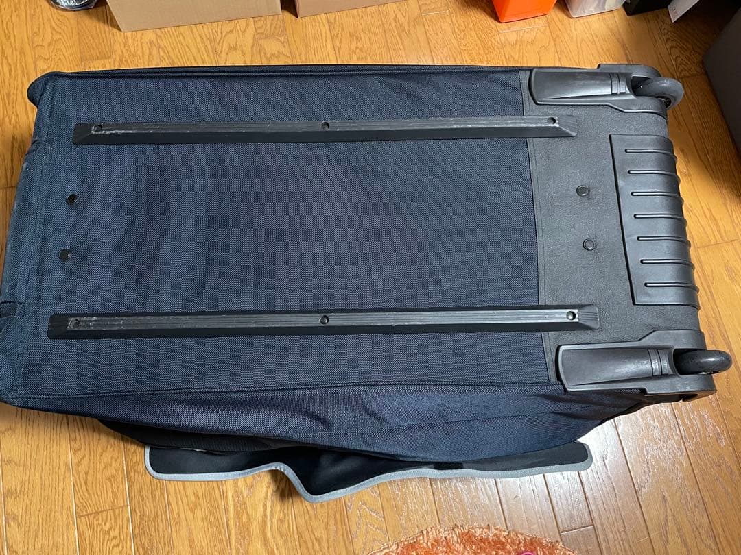 【超希少】F1 レッドブル レーシング 　キャリーバッグ　プーマ製キャスター