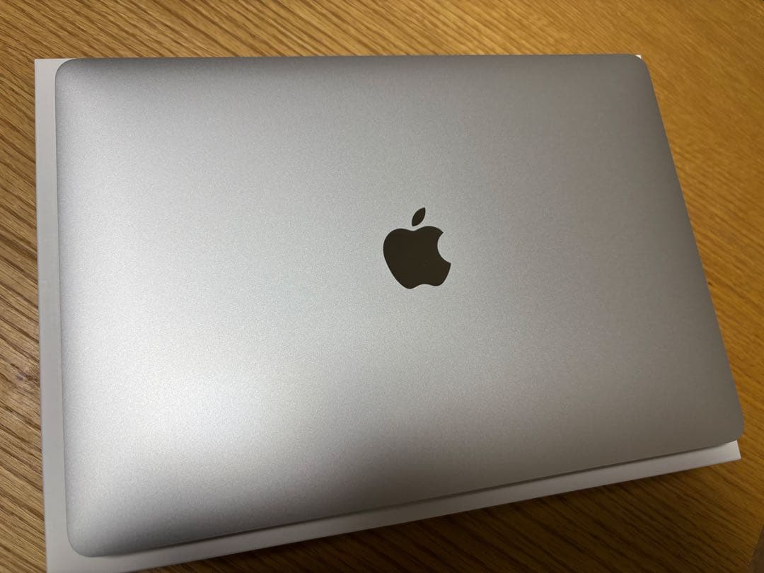 おまけ付　macbook airシルバー M1、メモリ16GB、SSD256GB