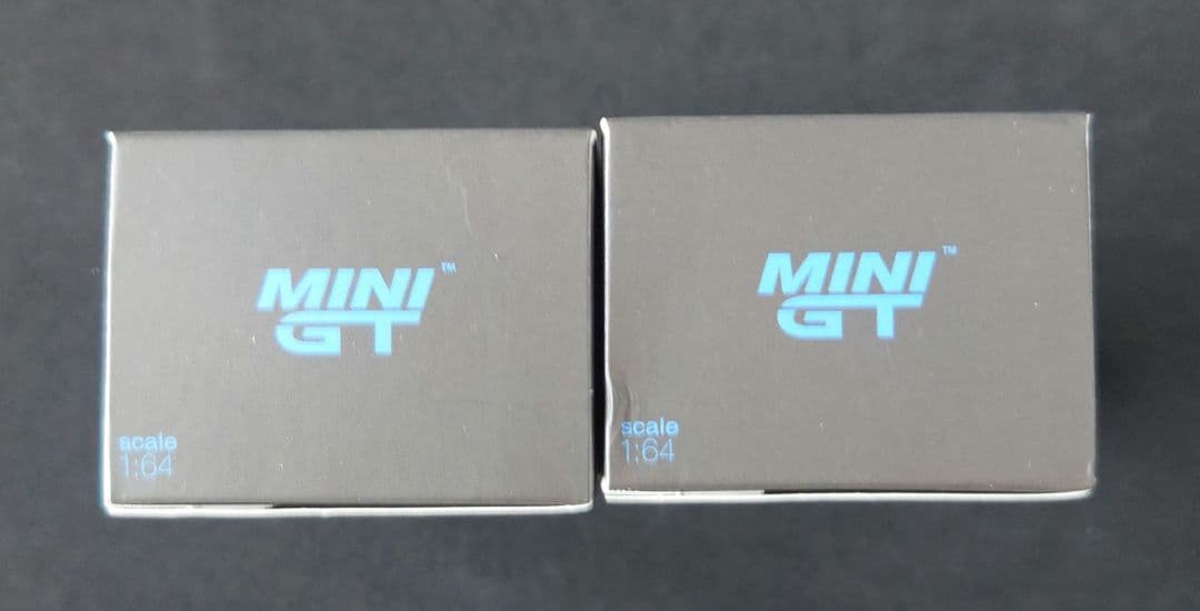 MINI GT Porsche Taycan Turbo S 2台セット。