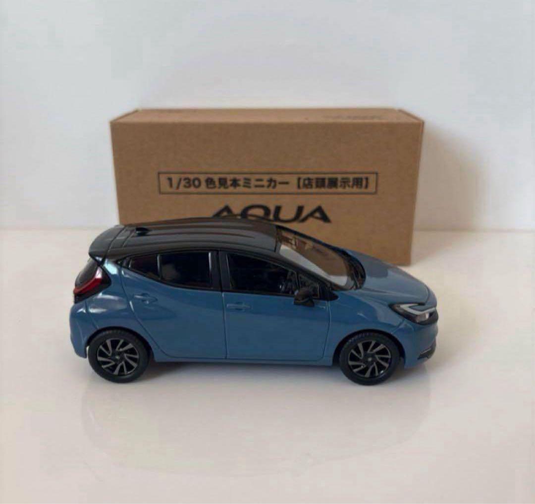 トヨタ 新型アクア 後期型 ミニカーカラーサンプル グレイッシュブルー【非売品】
